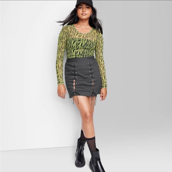 New Lace front mini skirt - Picture 2 of 5